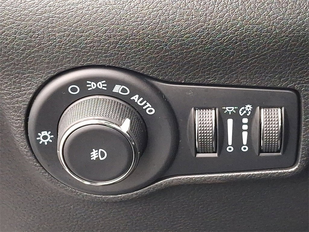 Used 2023 Jeep Compass Altitude w/ Convenience Group image 24