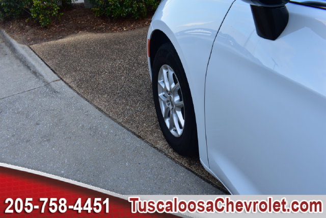 Used 2024 Chrysler Pacifica Touring-L FWD image 19