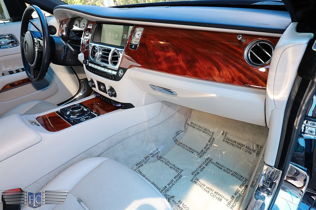 Used 2016 Rolls-Royce Dawn RWD image 22