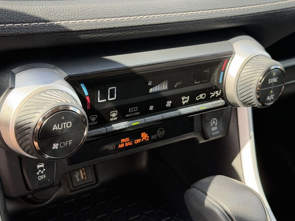 Used 2025 Toyota RAV4 XLE FWD image 20