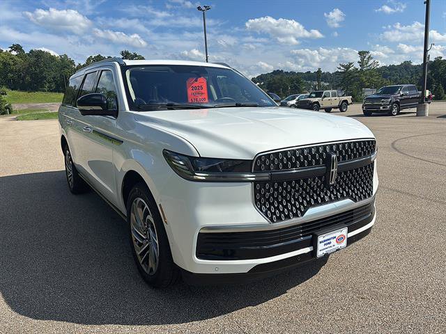 Used 2025 Lincoln Navigator L Reserve AWD/4WD image 6