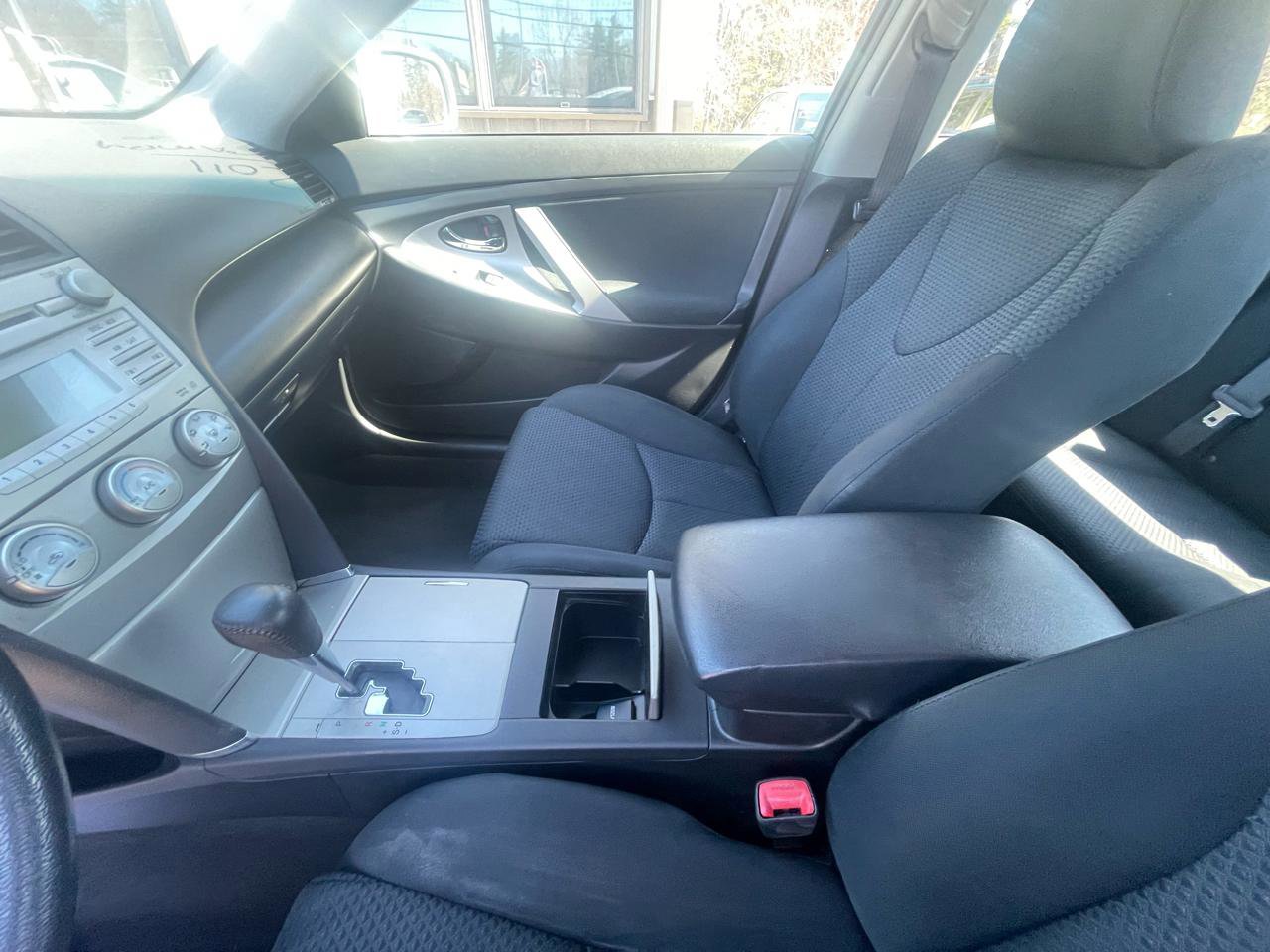 Used 2011 Toyota Camry SE w/ SE Extra-Value Pkg #1 FWD image 14