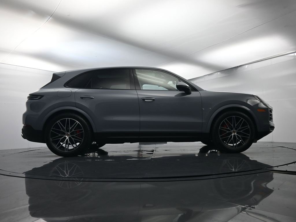Used 2025 Porsche Cayenne S image 52