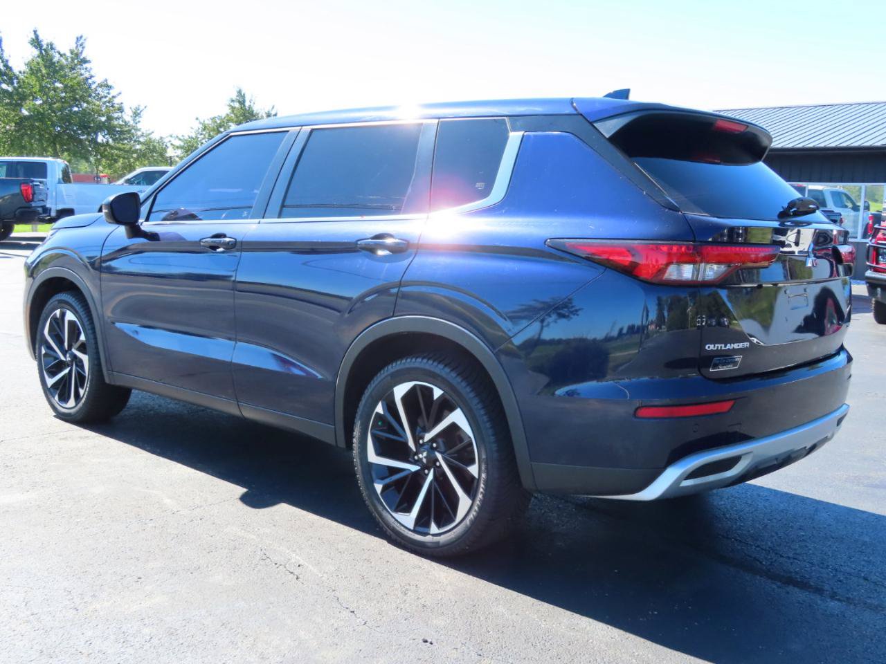 Used 2022 Mitsubishi Outlander SE AWD/4WD image 3
