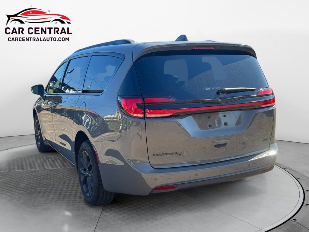 Used 2021 Chrysler Pacifica Touring-L w/ S Appearance Package image 3