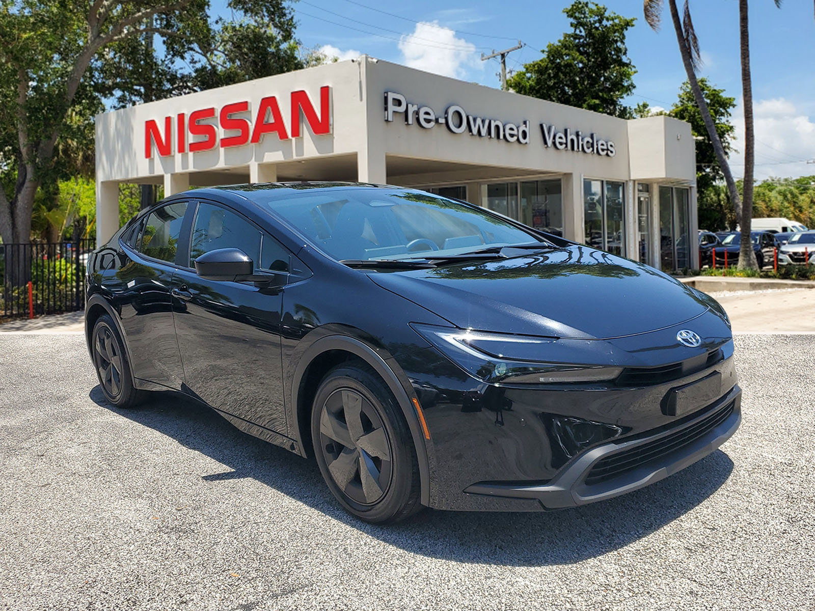 Used 2024 Toyota Prius LE image 3