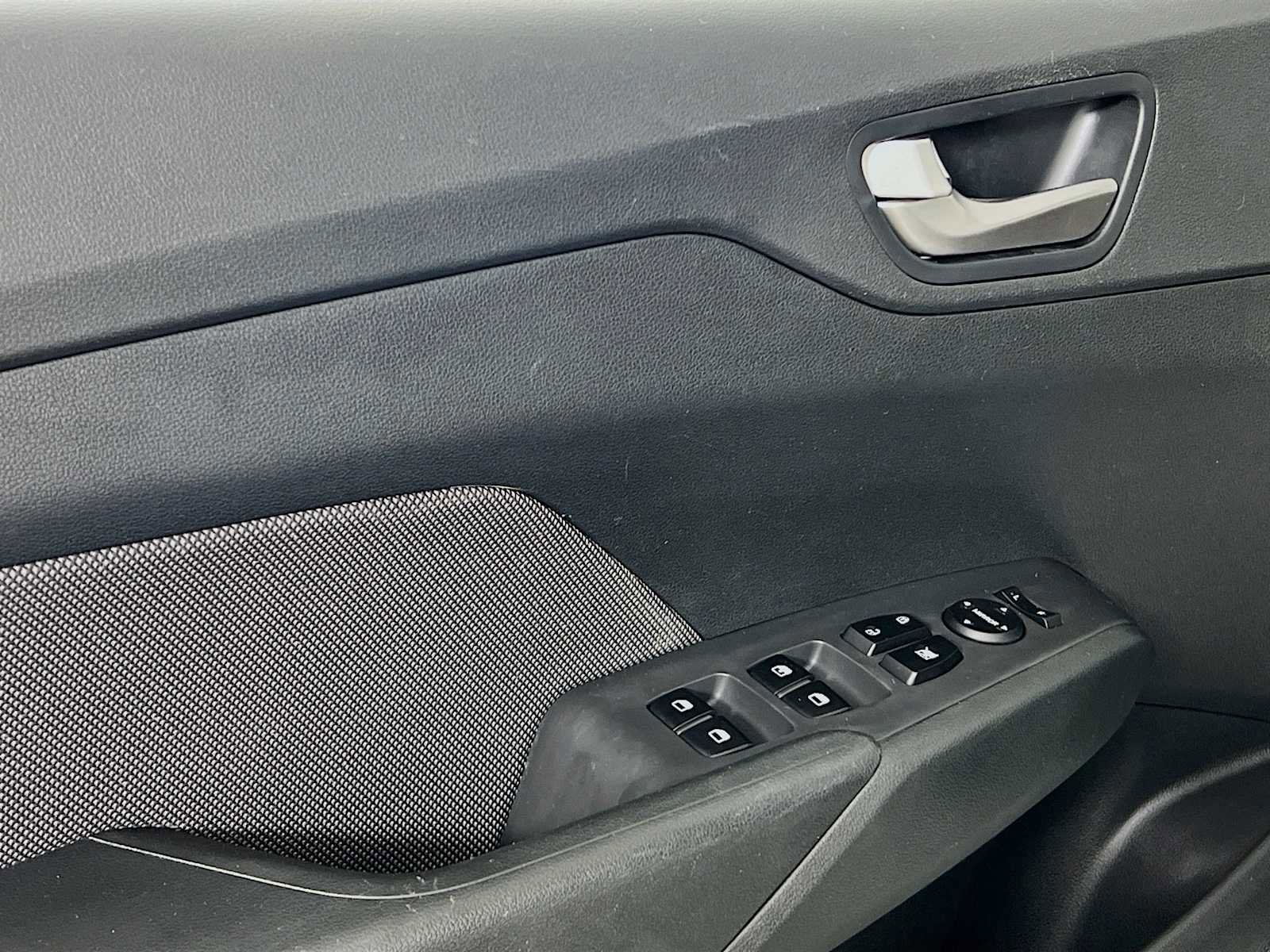 Used 2020 Hyundai Accent Limited FWD image 17