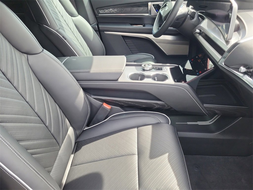 New 2026 Cadillac Vistiq Platinum image 9