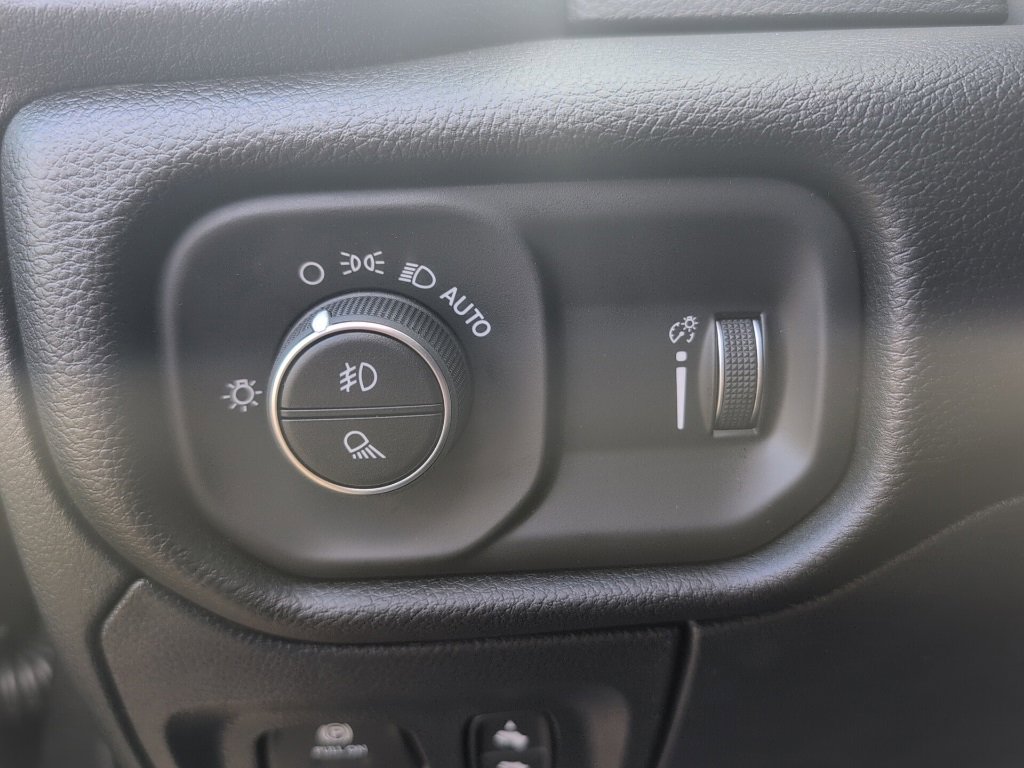 New 2025 RAM 1500 4x4 Crew Cab image 21