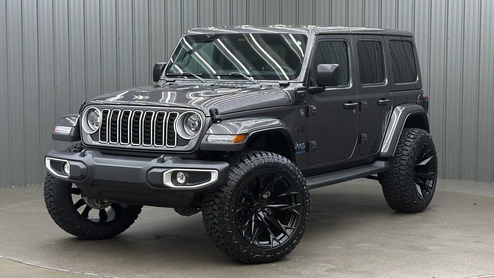 Used 2025 Jeep Wrangler Unlimited Sahara AWD/4WD image 1