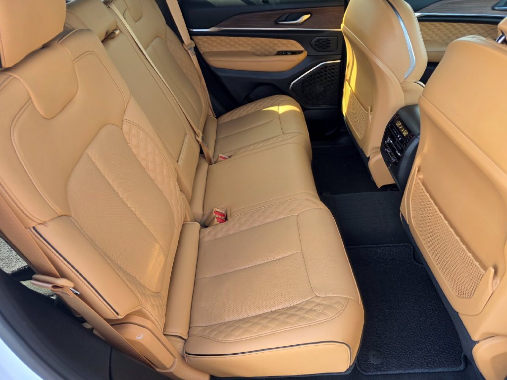 Used 2025 Jeep Grand Cherokee Summit w/ Adv Protech Group IV AWD/4WD image 25