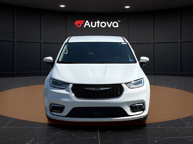 Used 2023 Chrysler Pacifica Touring-L FWD image 8