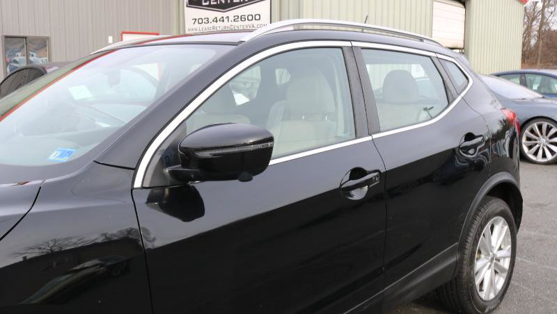 Used 2017 Nissan Rogue Sport SV w/ SV Premium Package image 4