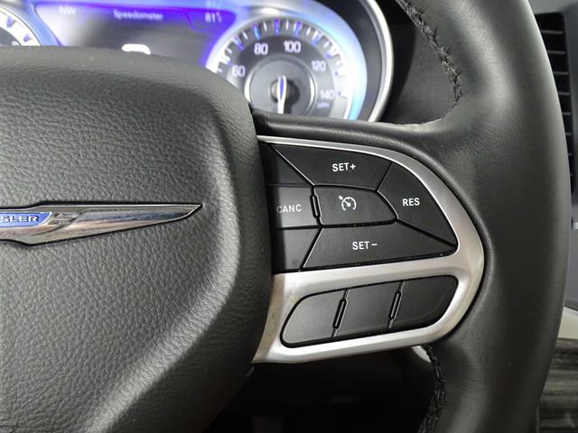 Used 2022 Chrysler 300 Touring w/ Sport Appearance Package image 25