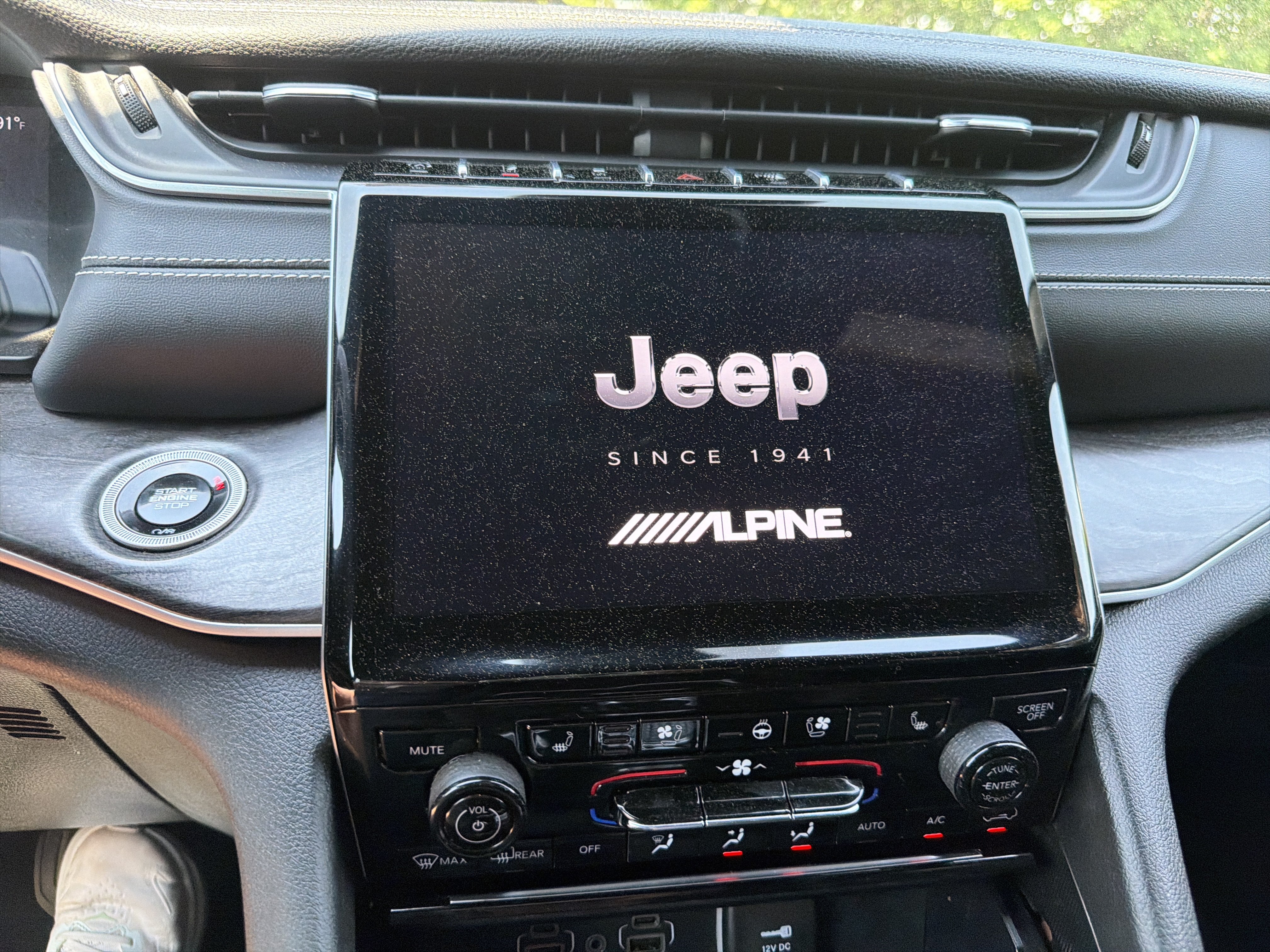 Certified 2024 Jeep Grand Cherokee Limited w/ Luxury Tech Group II AWD/4WD image 19