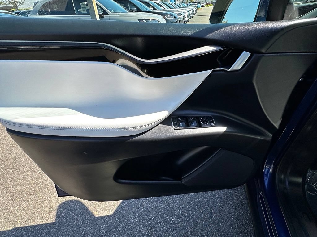 Used 2020 Tesla Model X Long Range AWD/4WD image 22