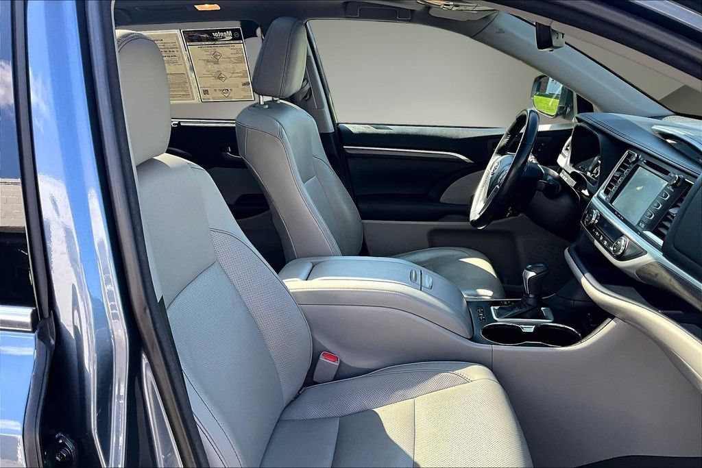 Used 2018 Toyota Highlander Limited Platinum AWD/4WD image 30