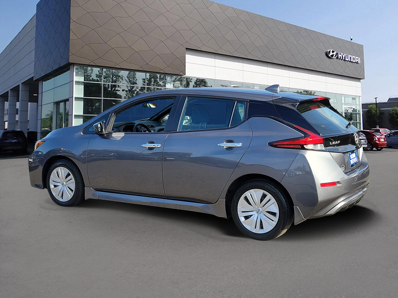 Used 2025 Nissan Leaf S FWD image 4