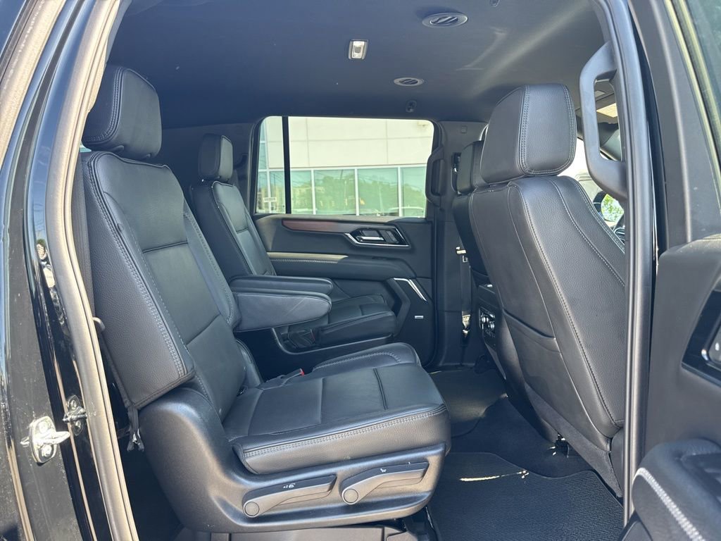 Used 2025 GMC Yukon XL Denali AWD/4WD image 22