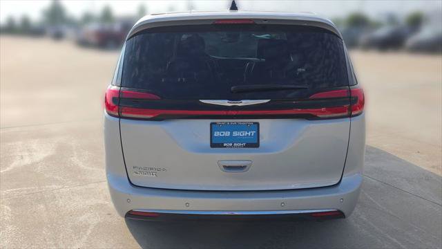 Certified 2024 Chrysler Pacifica Touring-L FWD image 5
