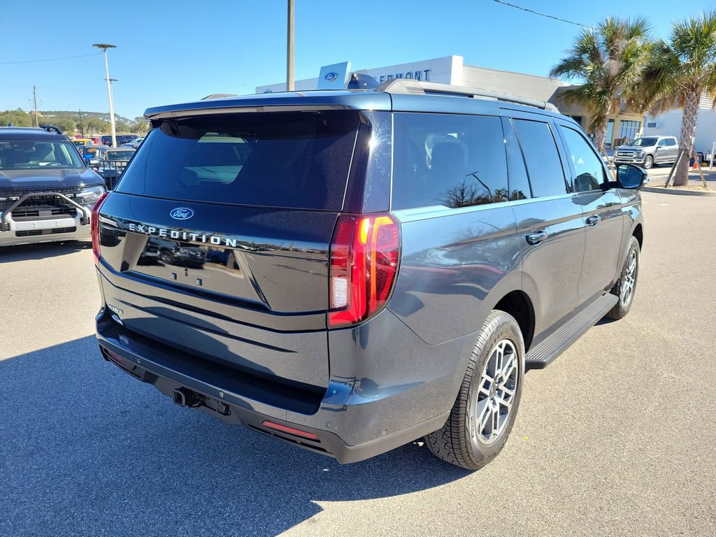 Used 2025 Ford Expedition Active image 5