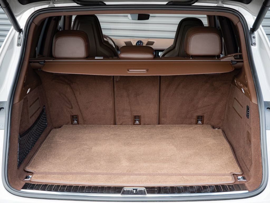 Certified 2023 Porsche Cayenne Platinum Edition image 31