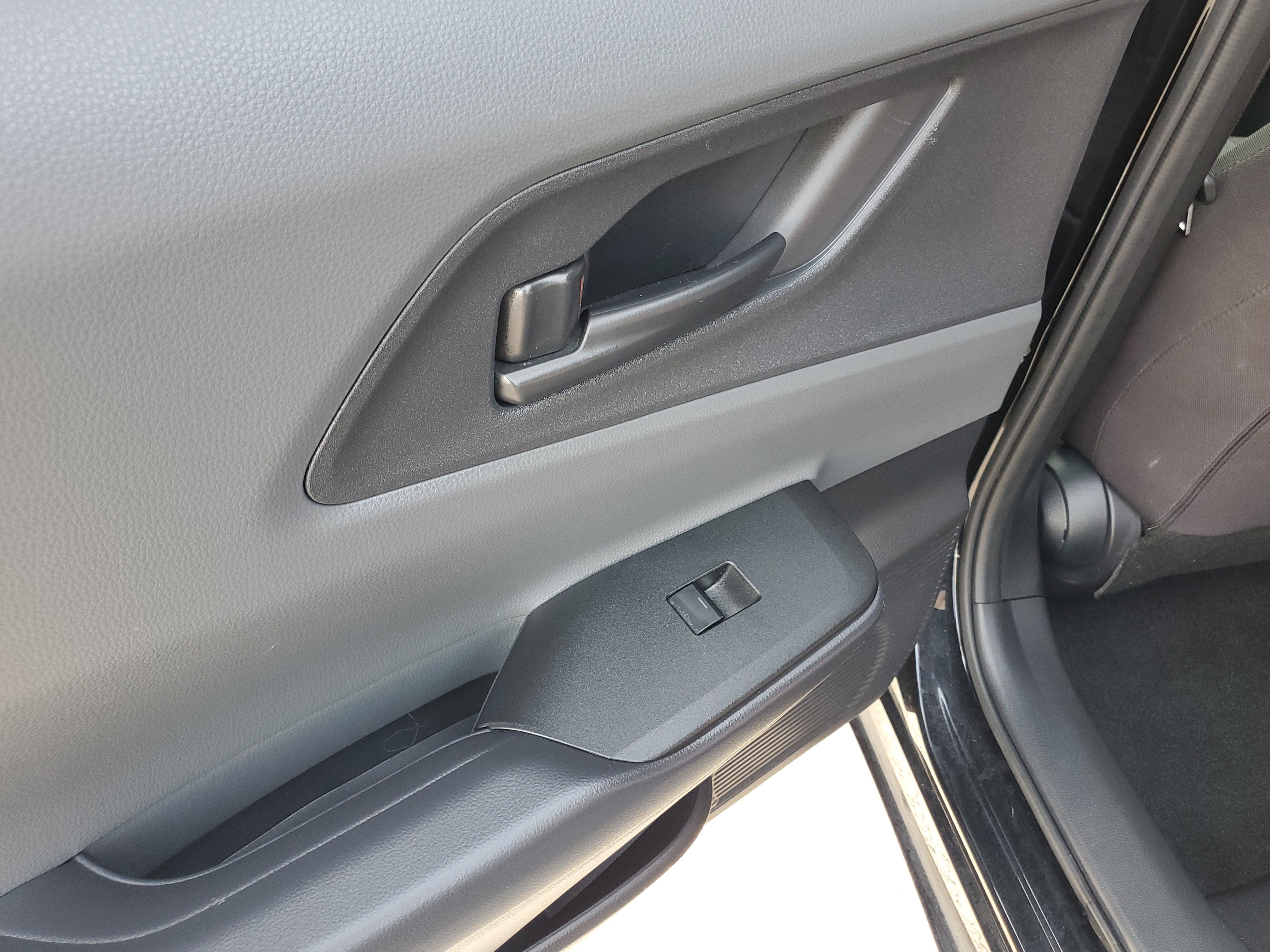 Certified 2025 Toyota Prius LE FWD image 11