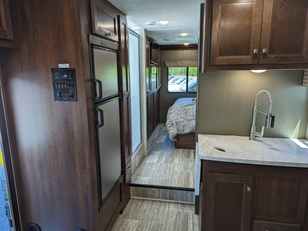 Used 2019 Chevrolet Express 4500 w/ RV Package RWD image 31