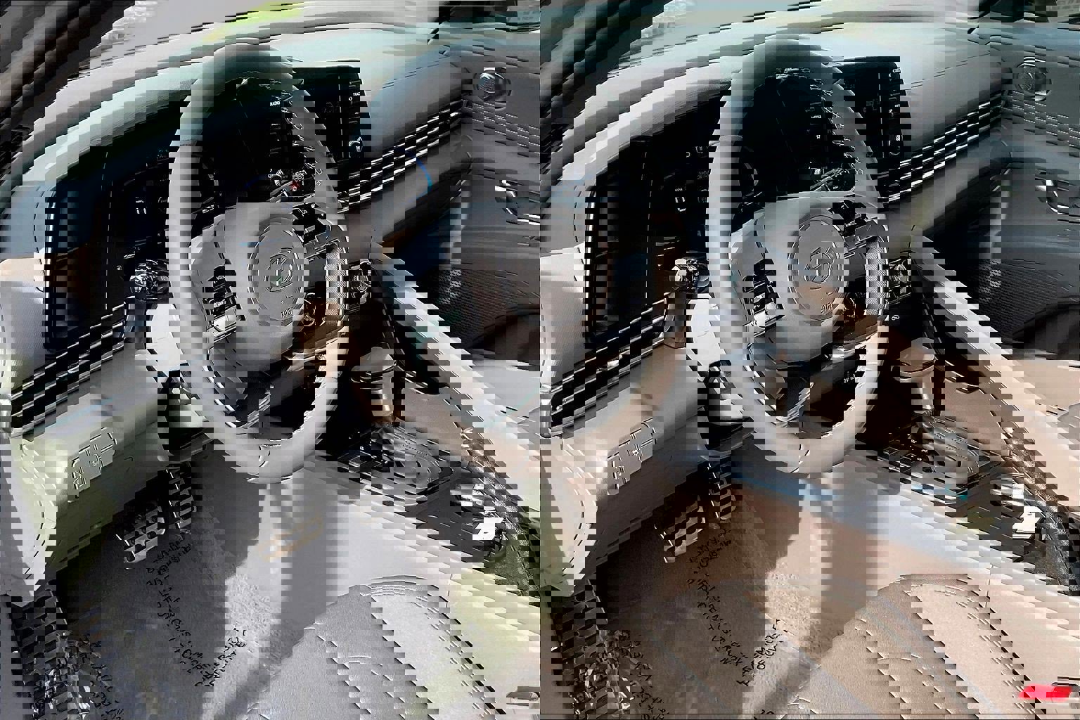 Used 2025 Hyundai Elantra Sport image 17