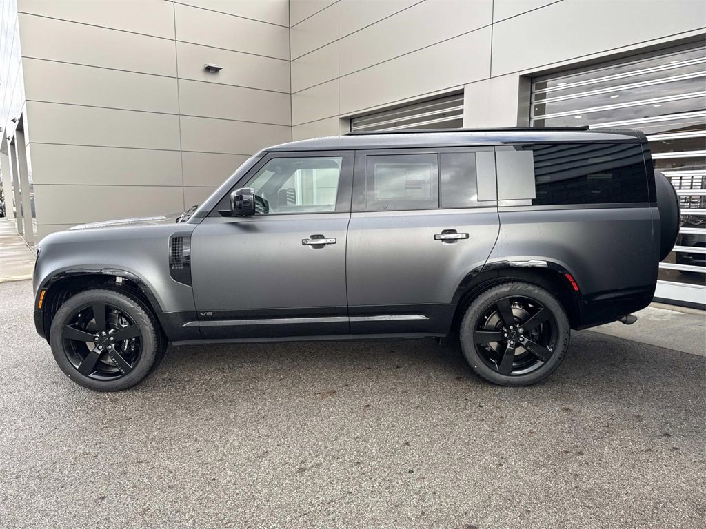 New 2026 Land Rover Defender 130 V8 image 4