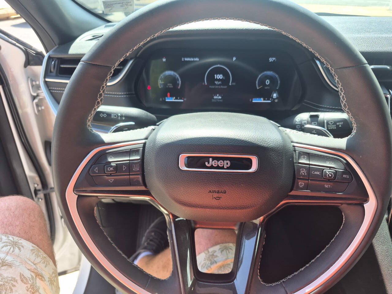 Used 2023 Jeep Grand Cherokee Altitude AWD/4WD image 18