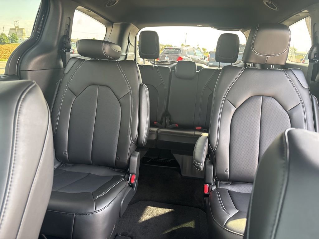 New 2026 Chrysler Pacifica Select image 42