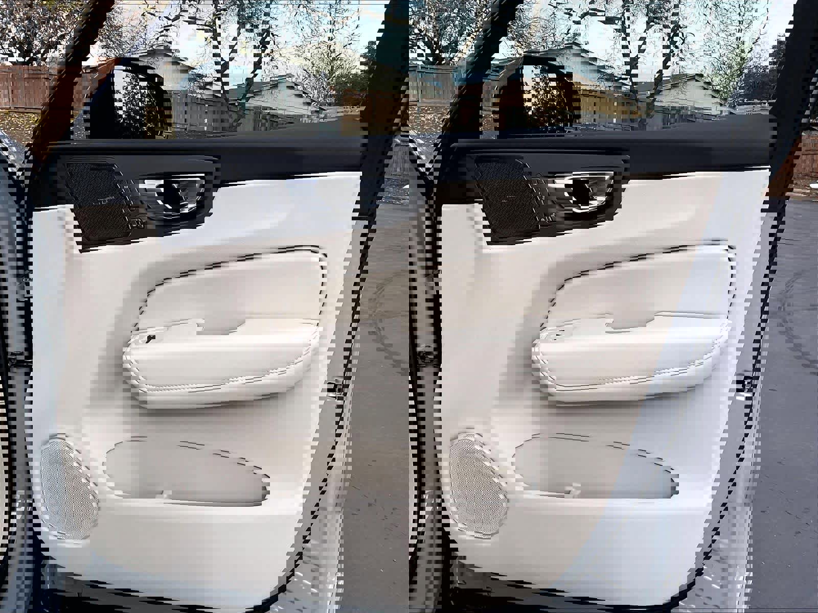 New 2026 Volvo XC60 B5 Ultra w/ Protection Package Premier image 30