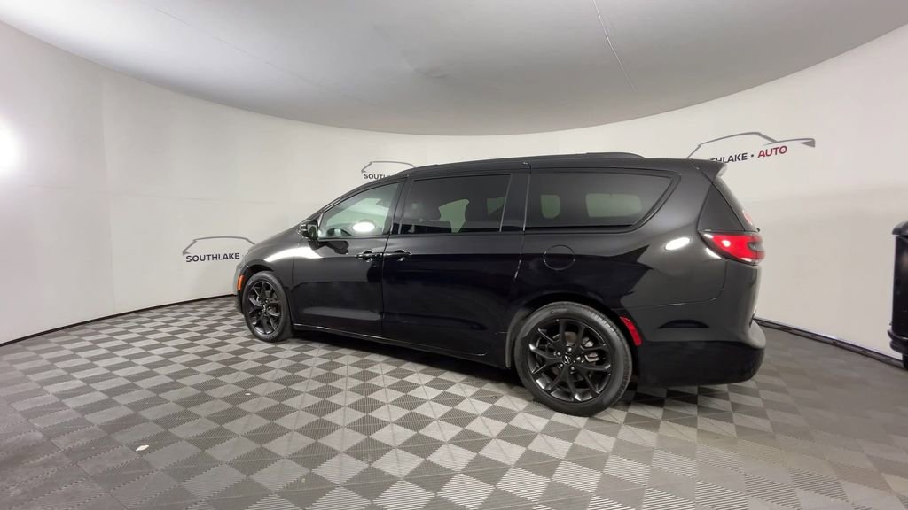 Used 2025 Chrysler Pacifica Limited FWD image 6