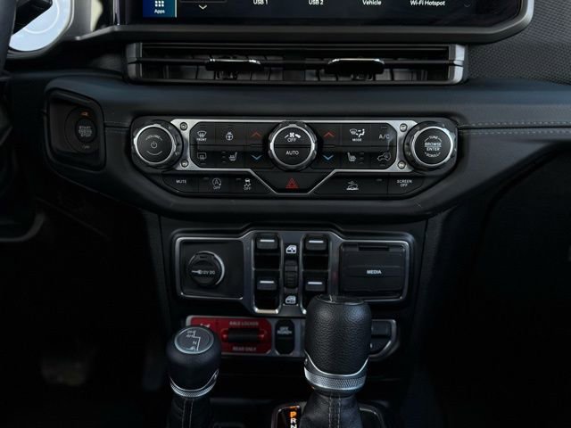 Used 2024 Jeep Gladiator Mojave w/ Convenience Group image 25