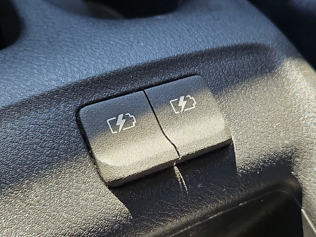 Used 2018 Nissan Kicks SV FWD image 24