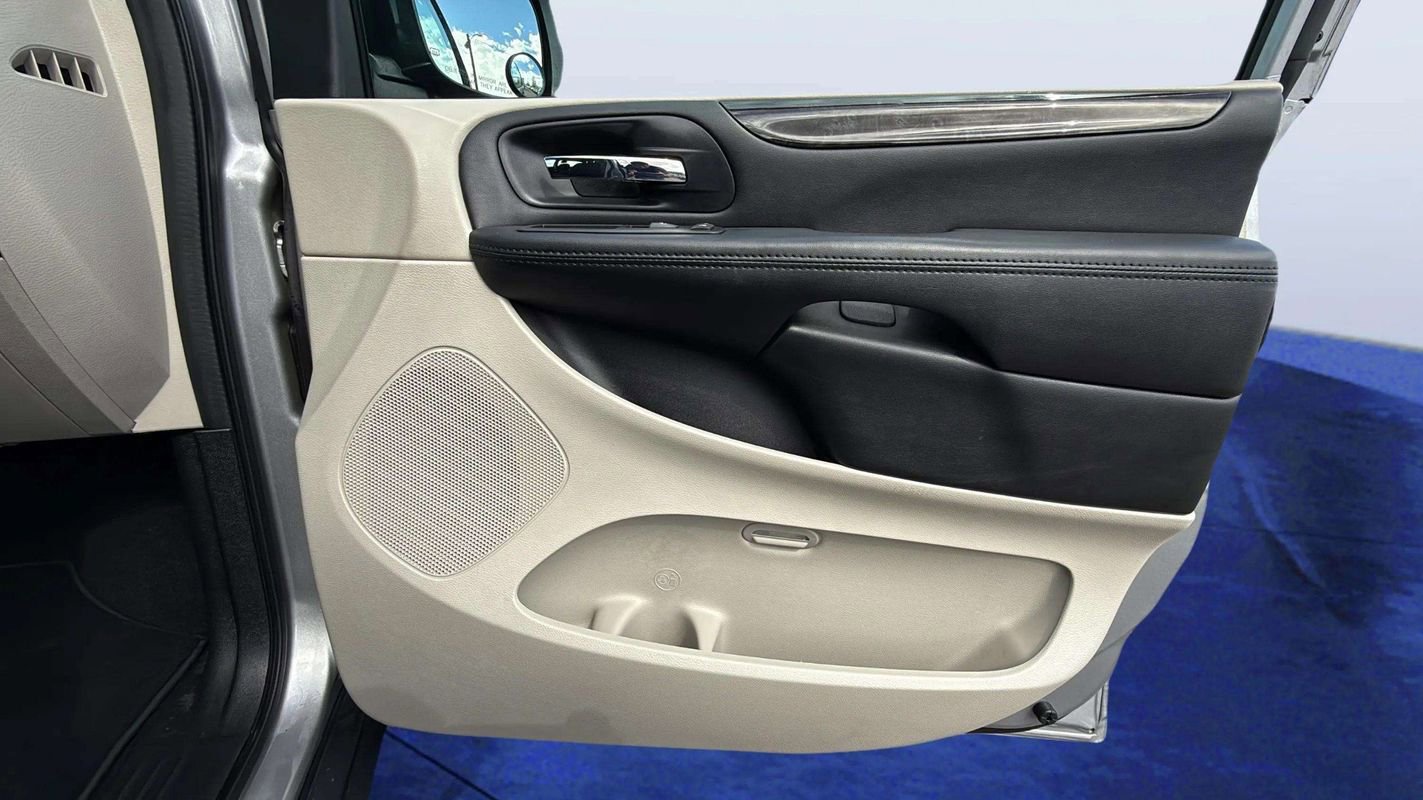 Used 2016 Dodge Grand Caravan American Value Package w/ UConnect Hands-Free Group image 16