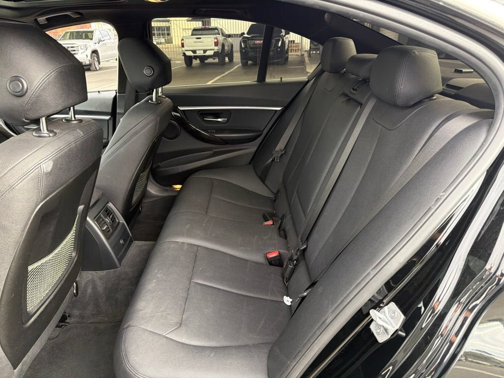 Used 2018 BMW 330i xDrive Sedan AWD/4WD image 16