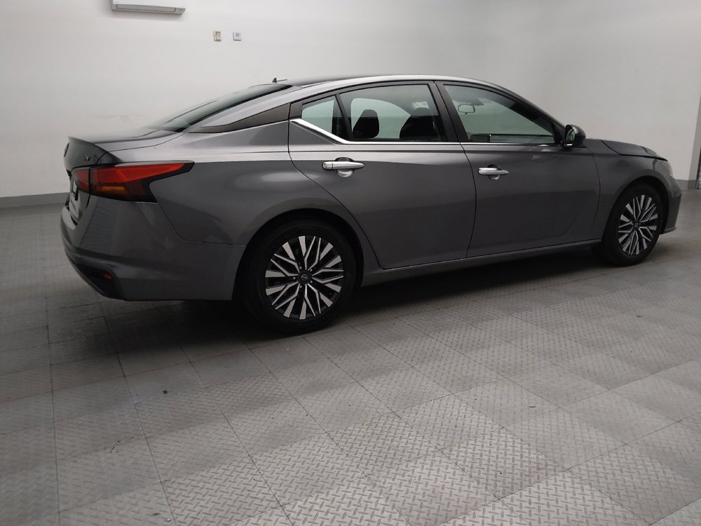 Used 2024 Nissan Altima 2.5 SV image 10