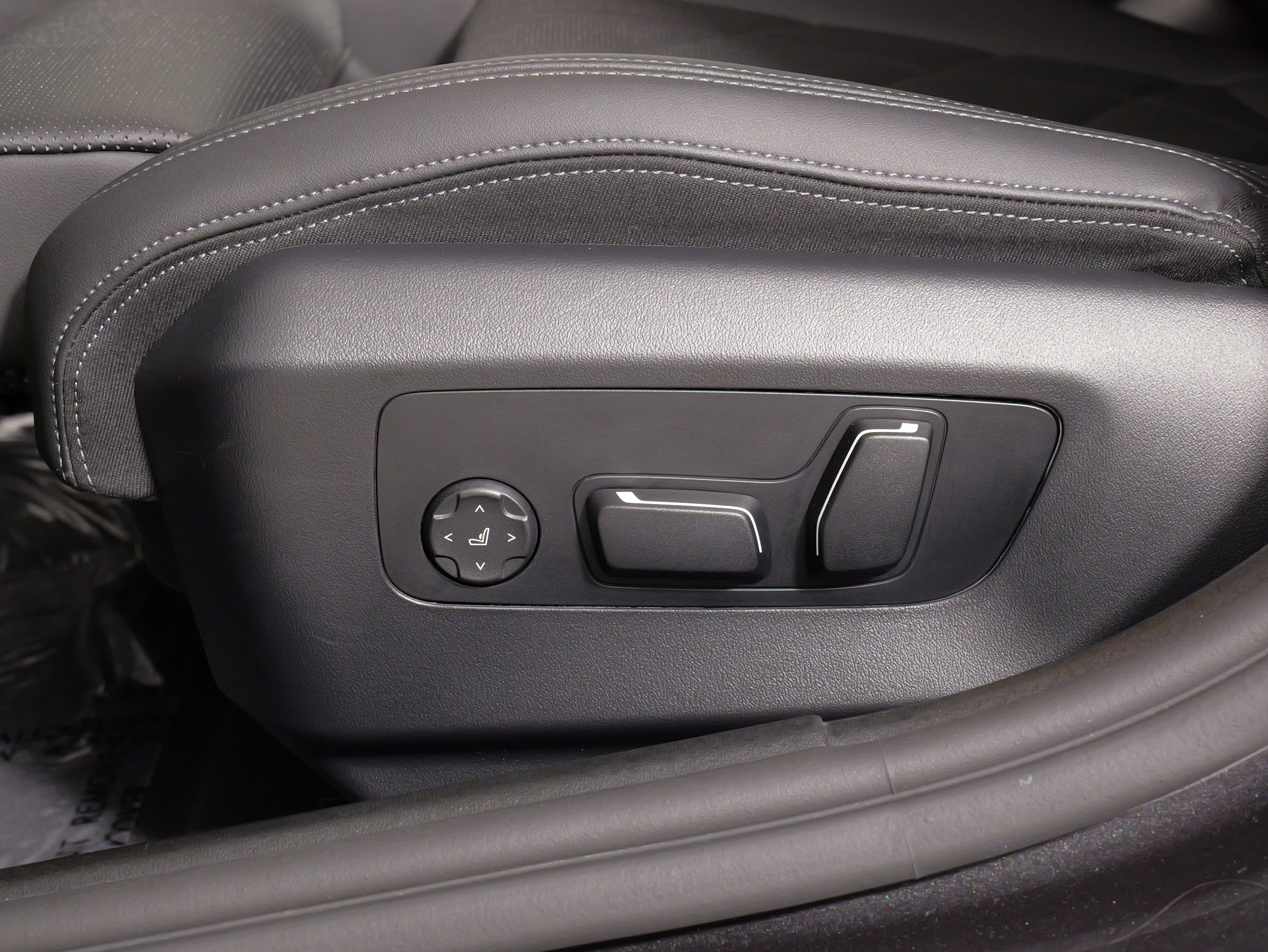 Used 2026 BMW 530i xDrive w/ Premium Package image 42