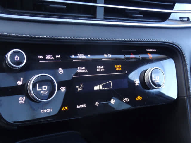 Used 2023 INFINITI QX60 Luxe w/ Performance Audio Package AWD/4WD image 36