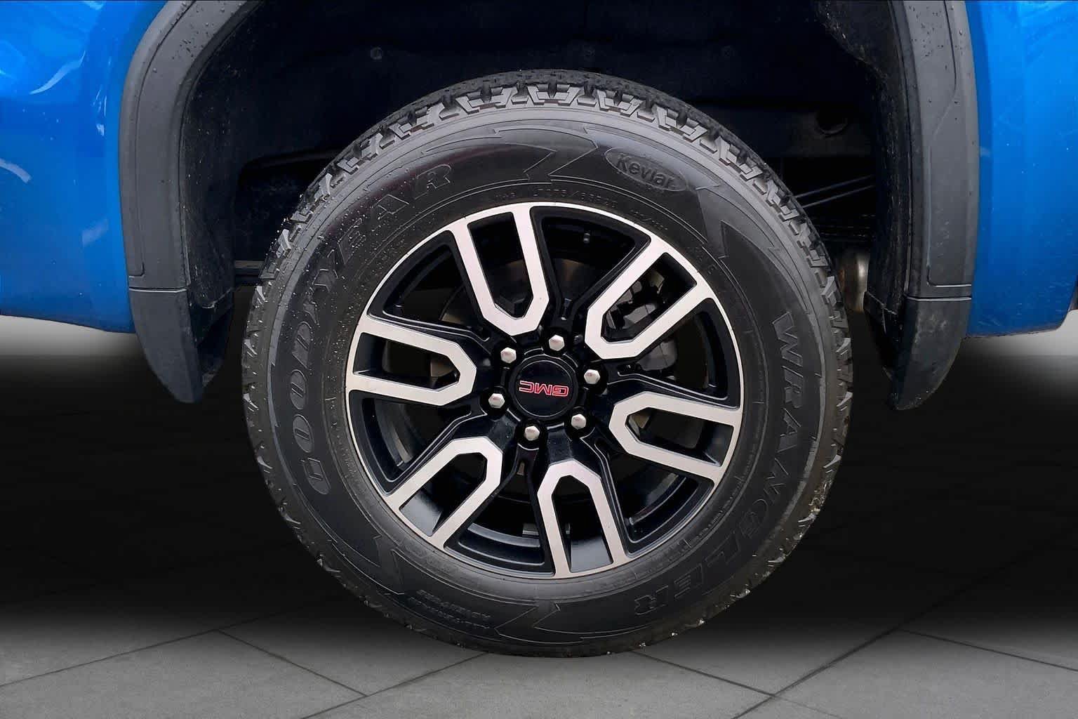 Used 2022 GMC Sierra 1500 AT4 w/ AT4 Premium Package AWD/4WD image 11