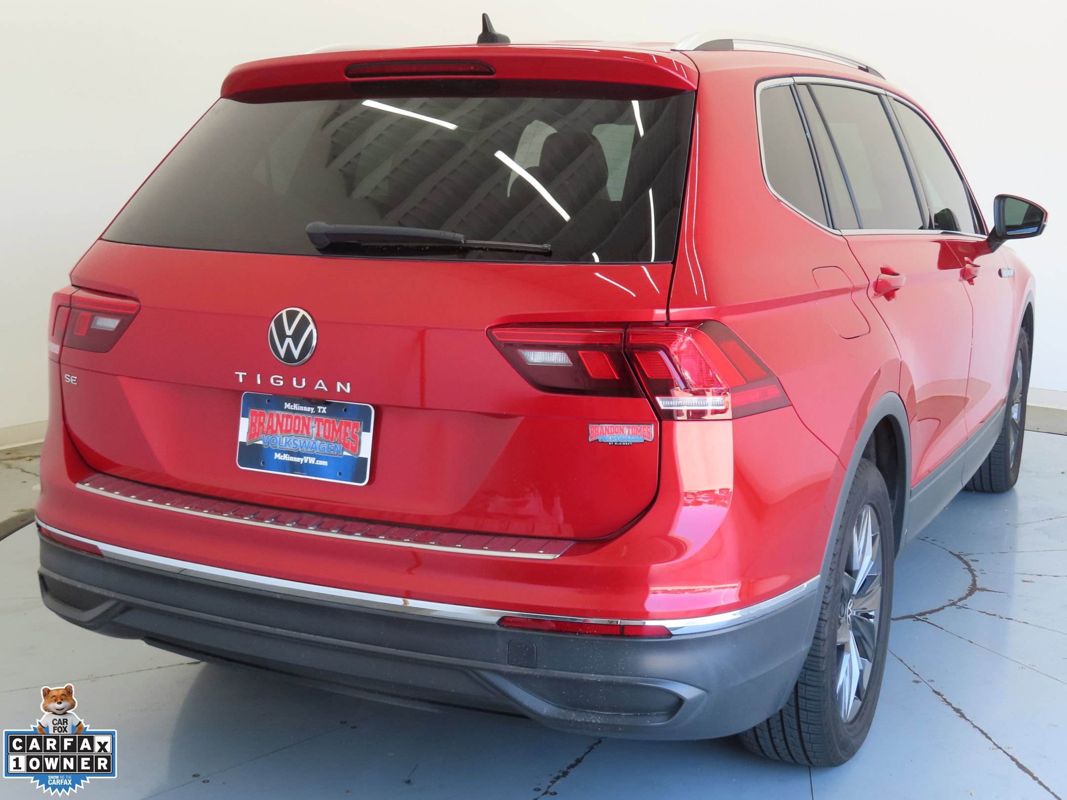 Used 2022 Volkswagen Tiguan SE FWD image 3