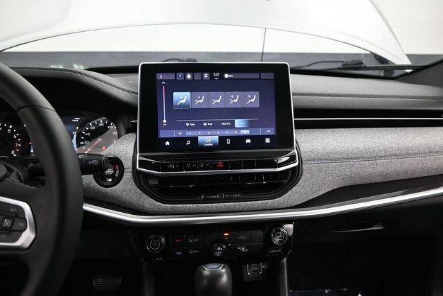 Used 2023 Jeep Compass Latitude w/ Sun and Sound Group AWD/4WD image 14