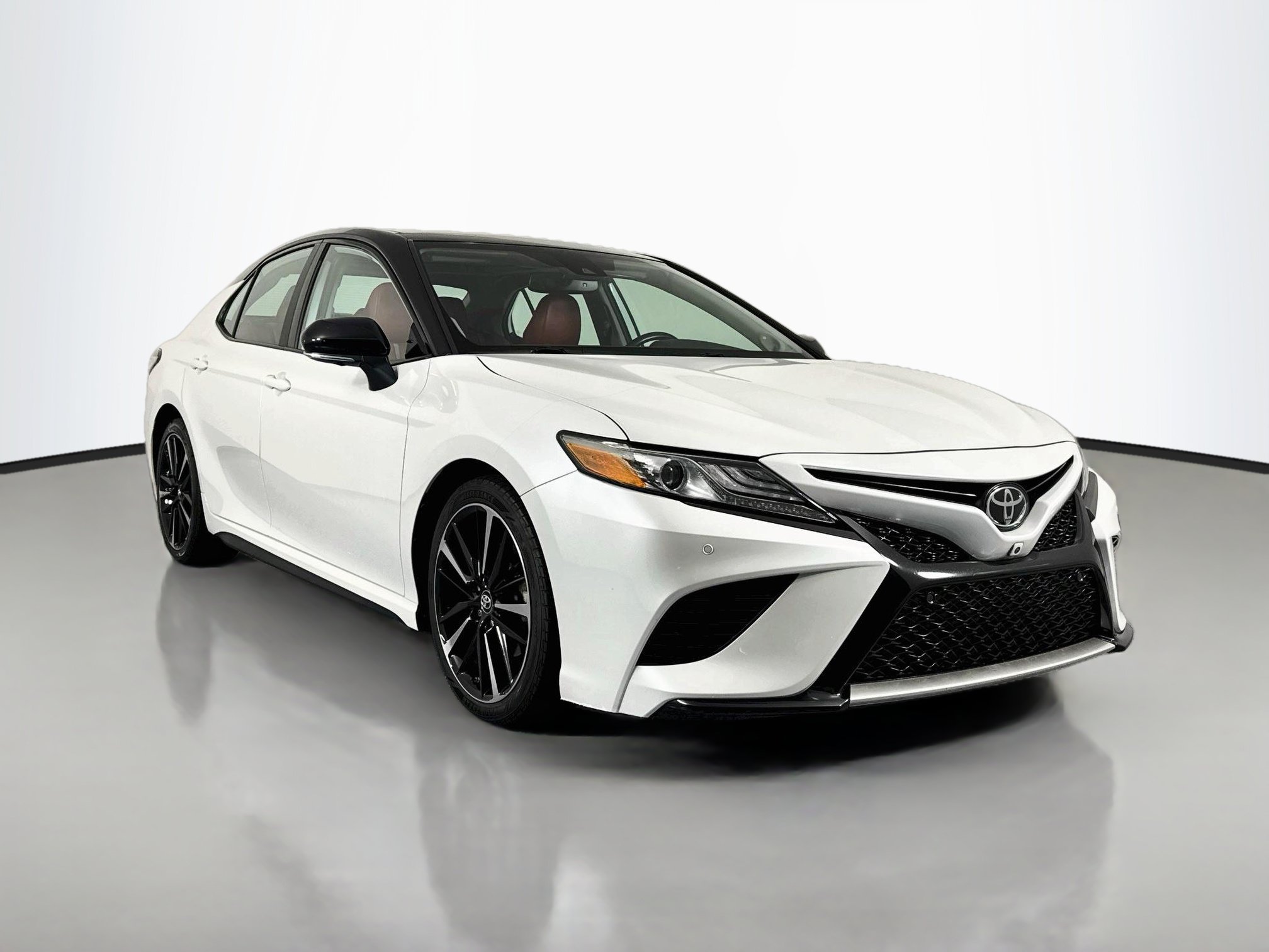 Used 2019 Toyota Camry XSE w/ Driver Assist Package FWD image 3