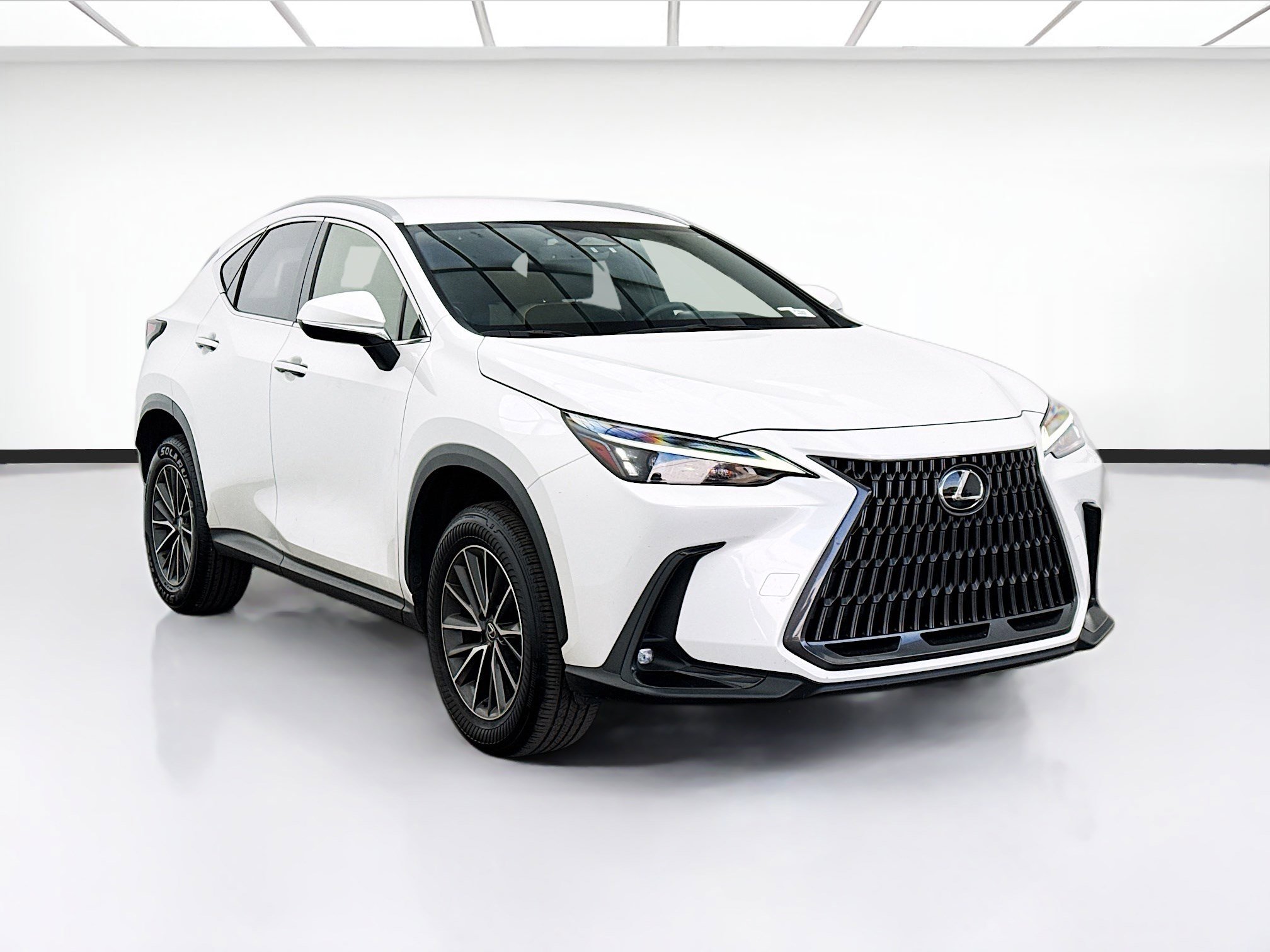 Used 2024 Lexus NX 250 FWD image 3