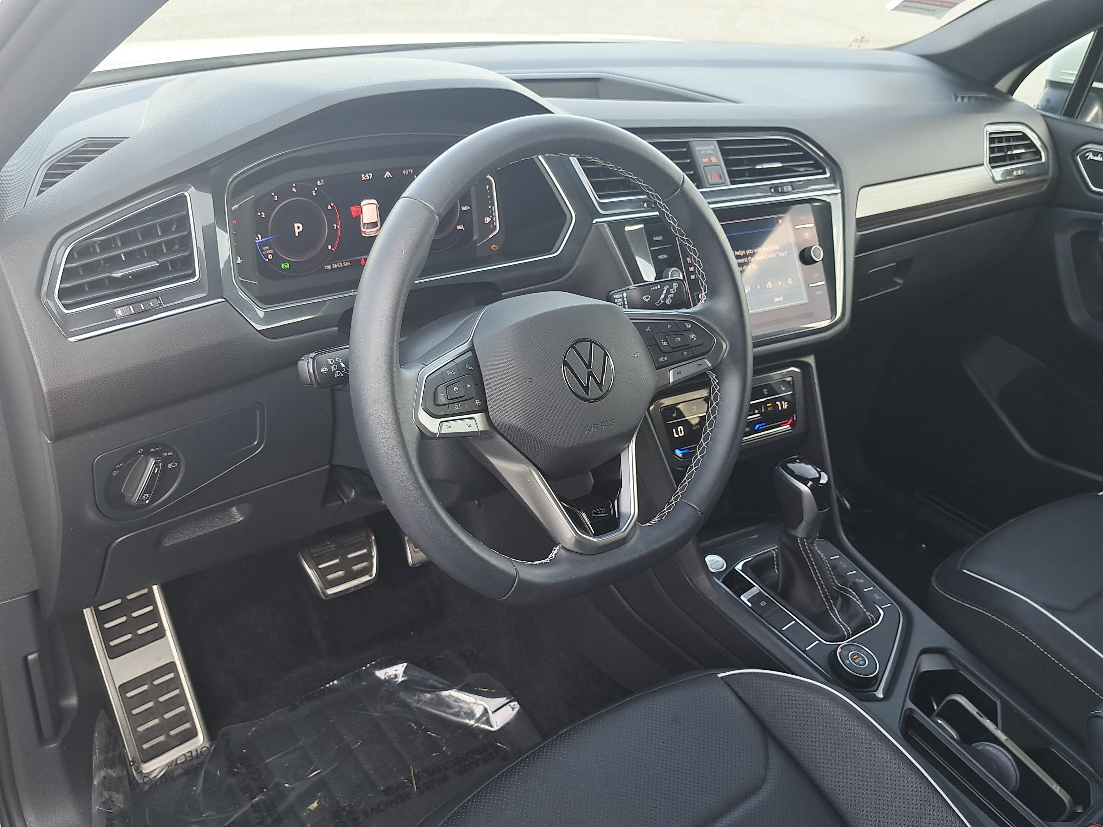 Certified 2023 Volkswagen Tiguan SEL R-Line AWD/4WD image 17