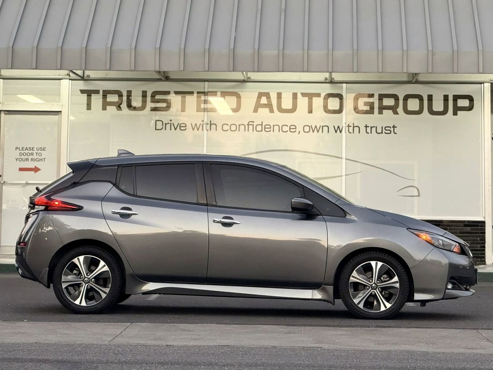 Used 2021 Nissan Leaf SV FWD image 5