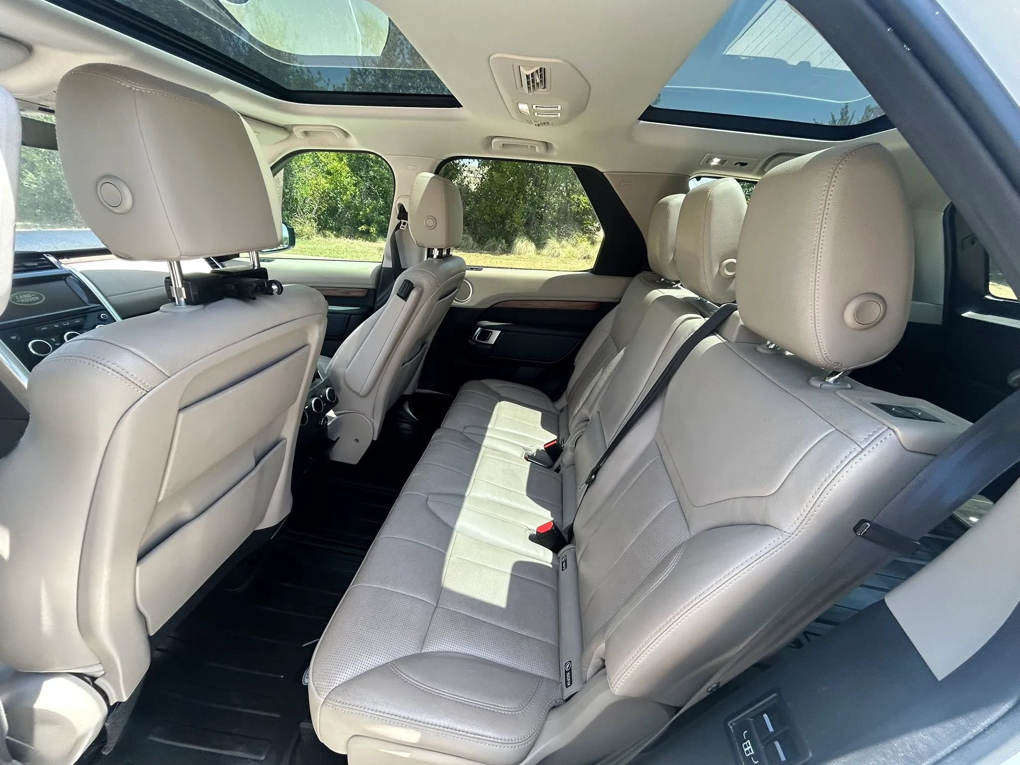 Used 2018 Land Rover Discovery HSE AWD/4WD image 11