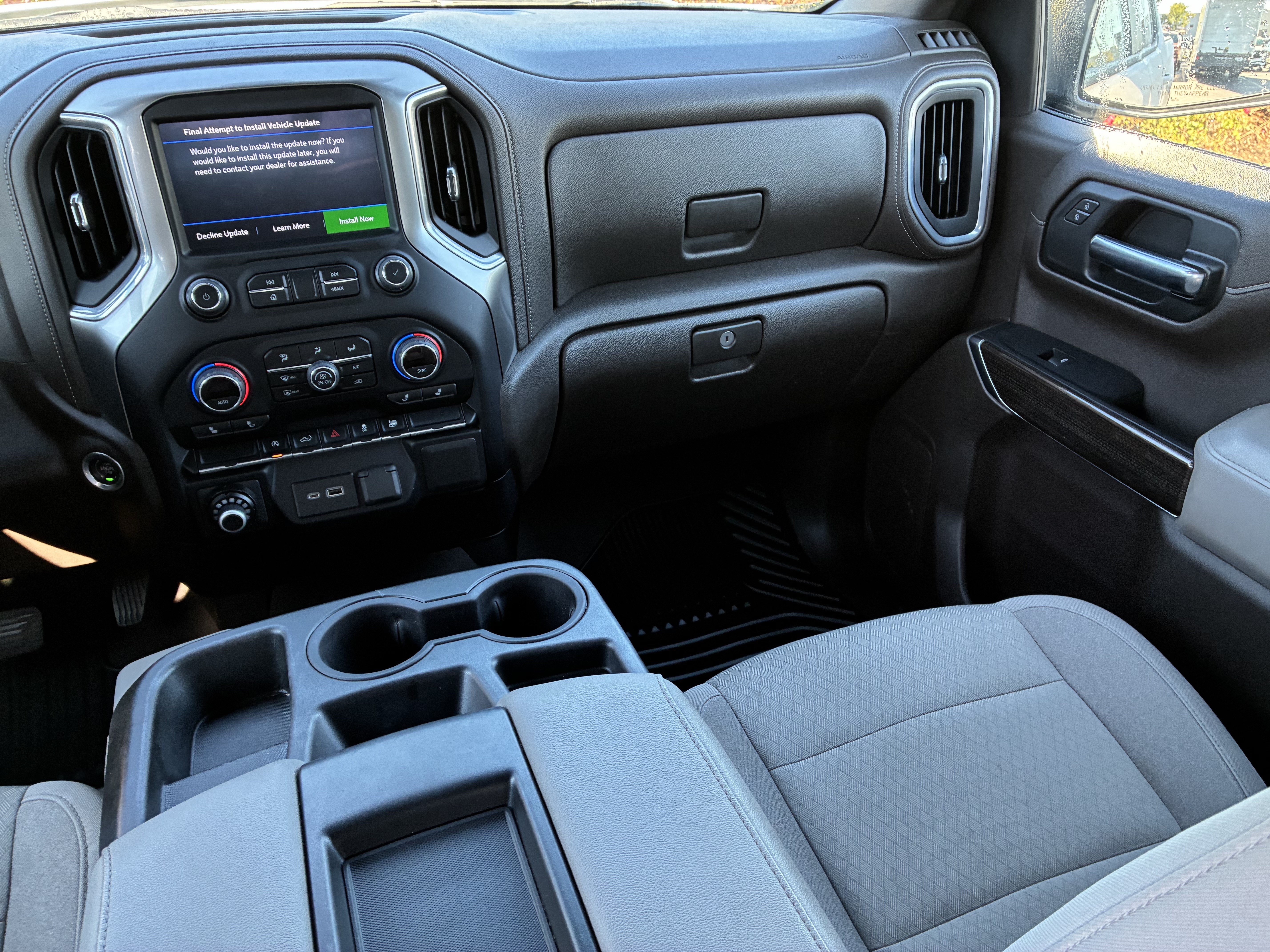 Used 2022 Chevrolet Silverado 1500 LT AWD/4WD image 20